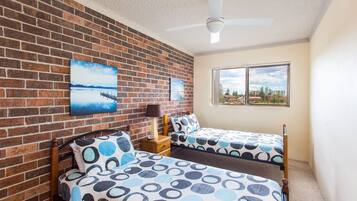 2 slaapkamers, een strijkplank/strijkijzer