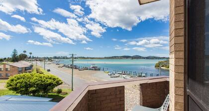 Dolphin Place 05 over looking Sparkling Wallis Lake