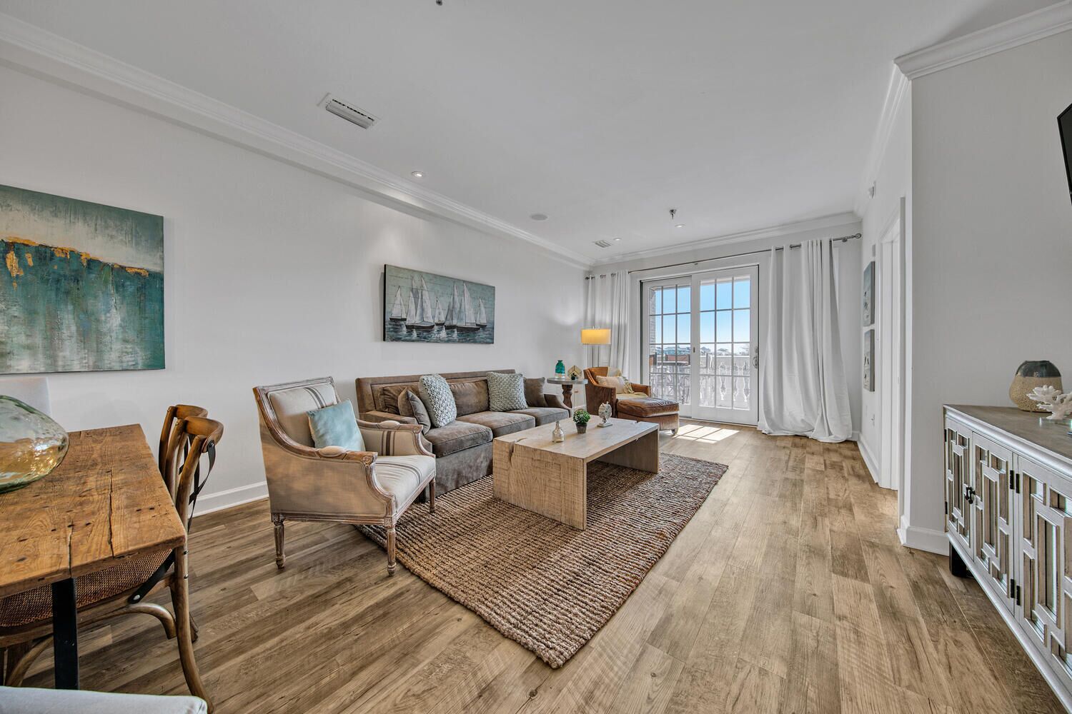 Newly renovated overlooking the Seacrest Village. Pool and Beach access.