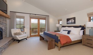 4 bedrooms, iron/ironing board, Internet, bed sheets