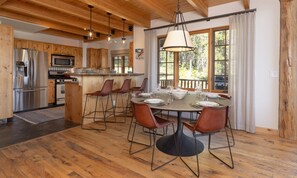 Dining - Big Sky Vacation Rentals: MMH 7 Bull Dogger (Big Sky)