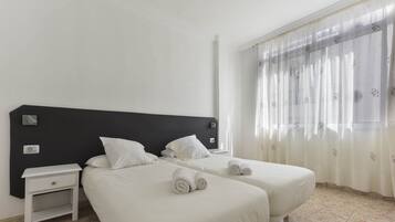 1 chambre, fer et planche Ă repasser, Wi-Fi gratuit, draps fournis