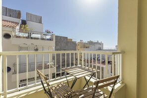 Outdoor dining - Holiday Apartment “Albatros” in Playa San Juan with Mountain View and Balcony (Playa San Juan)