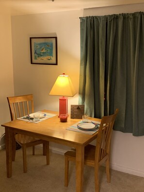 1 bedroom, free WiFi, bed sheets - Beach Side Studio #2 - Pet Friendly, WiFi, Off-Street Parking, Large Smart TV (Norflolk)