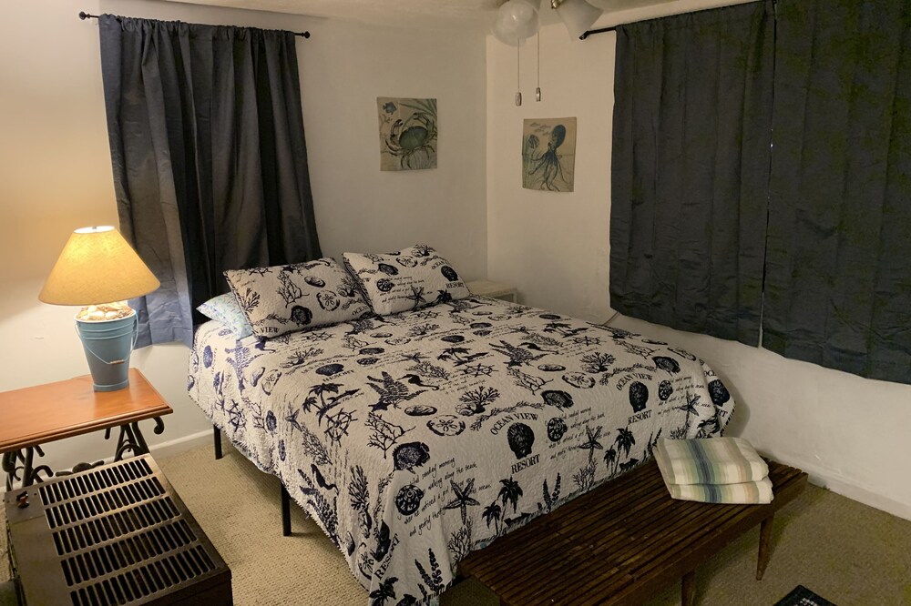 Beach Side Studio #2 - Beach Side, Pet Friendly with WiFi