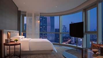 Premium bedding, down duvets, free minibar, in-room safe