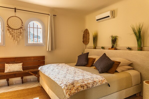 5 bedrooms, iron/ironing board, free WiFi, bed sheets