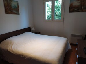 3 chambres, fer et planche à repasser, lit parapluie, Wi-Fi gratuit