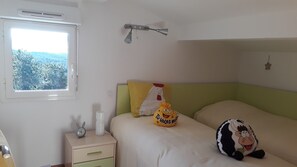 3 chambres, fer et planche à repasser, lit parapluie, Wi-Fi gratuit