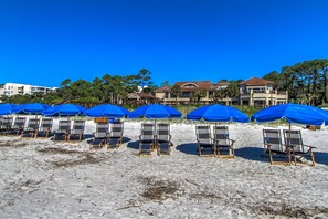 Beach towels - New Inventory! Updated Kitchens and Baths 2 BR Bikes & Beach Gear included (Hilton Head Island)
