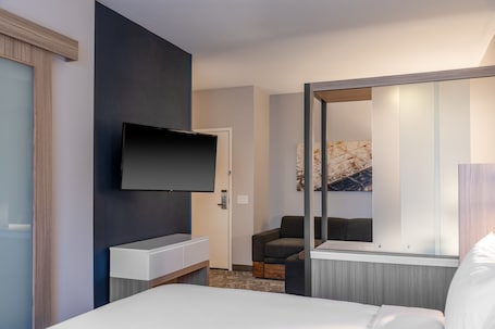 Premium bedding, pillow-top beds, in-room safe, desk. SpringHill Suites by Marriott Overland Park Leawood