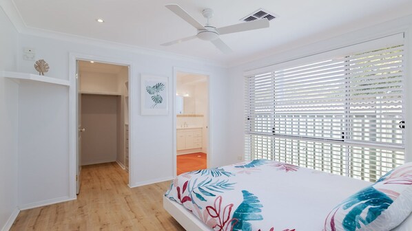 4 bedrooms, iron/ironing board, free WiFi
