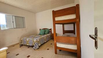 5 bedrooms, desk, free WiFi, wheelchair access