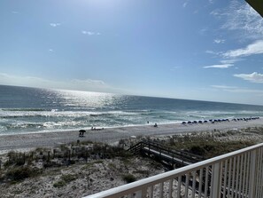 På stranden og strandhåndklær