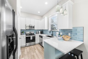 Fridge, microwave, oven, stovetop - Sandy Toes Gated Community*Pool*Gym*Beach Svc! (Miramar Beach)