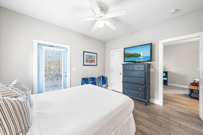 4 habitaciones, tabla de planchar con plancha y cuna de viaje