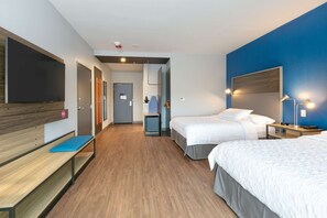 書桌、手提電腦工作空間、遮光窗簾/窗簾、熨斗/熨衫板