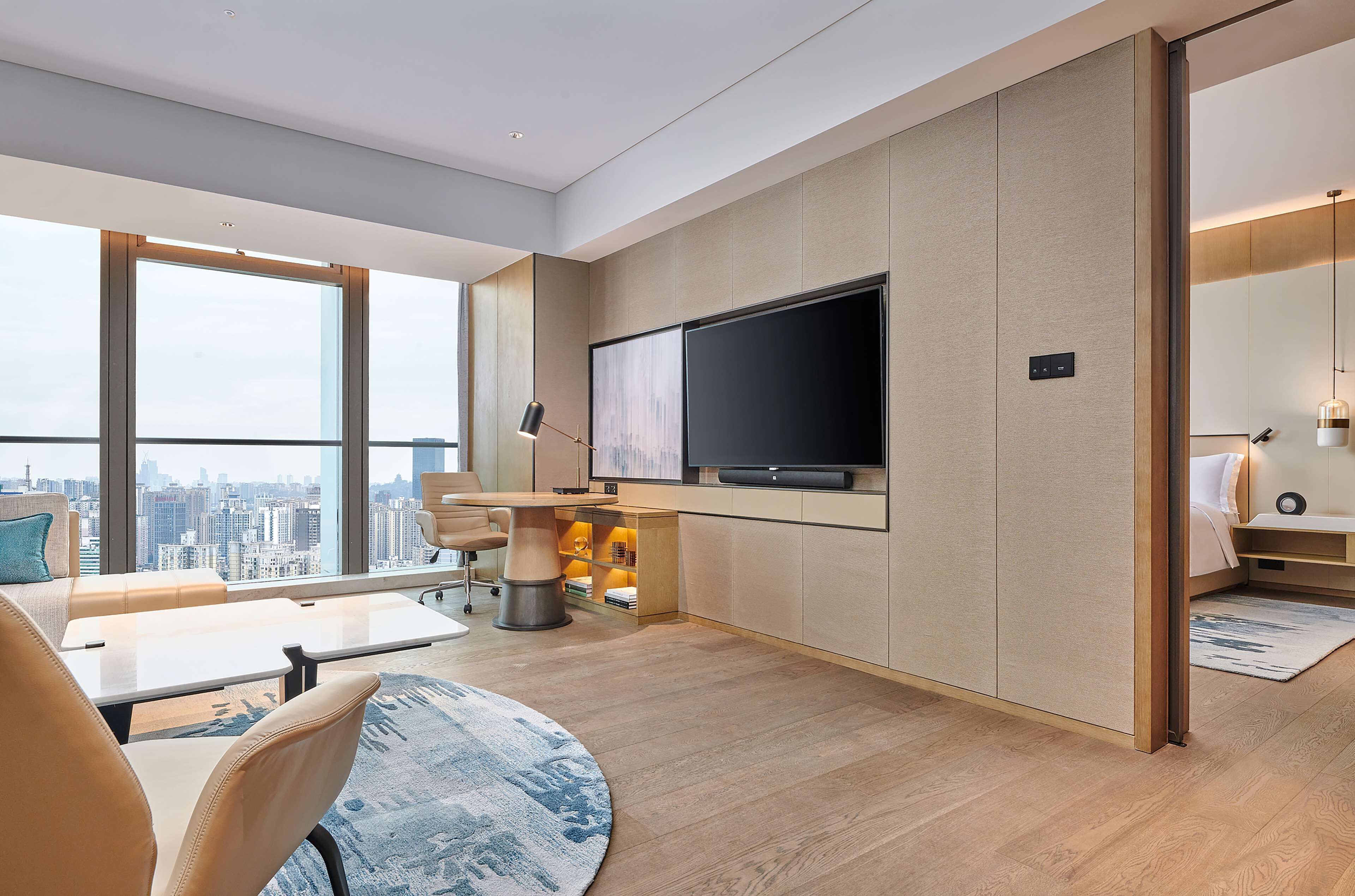 Deluxe Suite, 1 King Bed | Living area