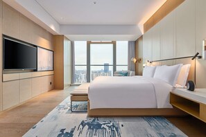 Deluxe Suite, 1 King Bed | Hypo-allergenic bedding, down comforters, minibar, in-room safe - Hilton Chongqing Liangjiang New Area (Chongqing)