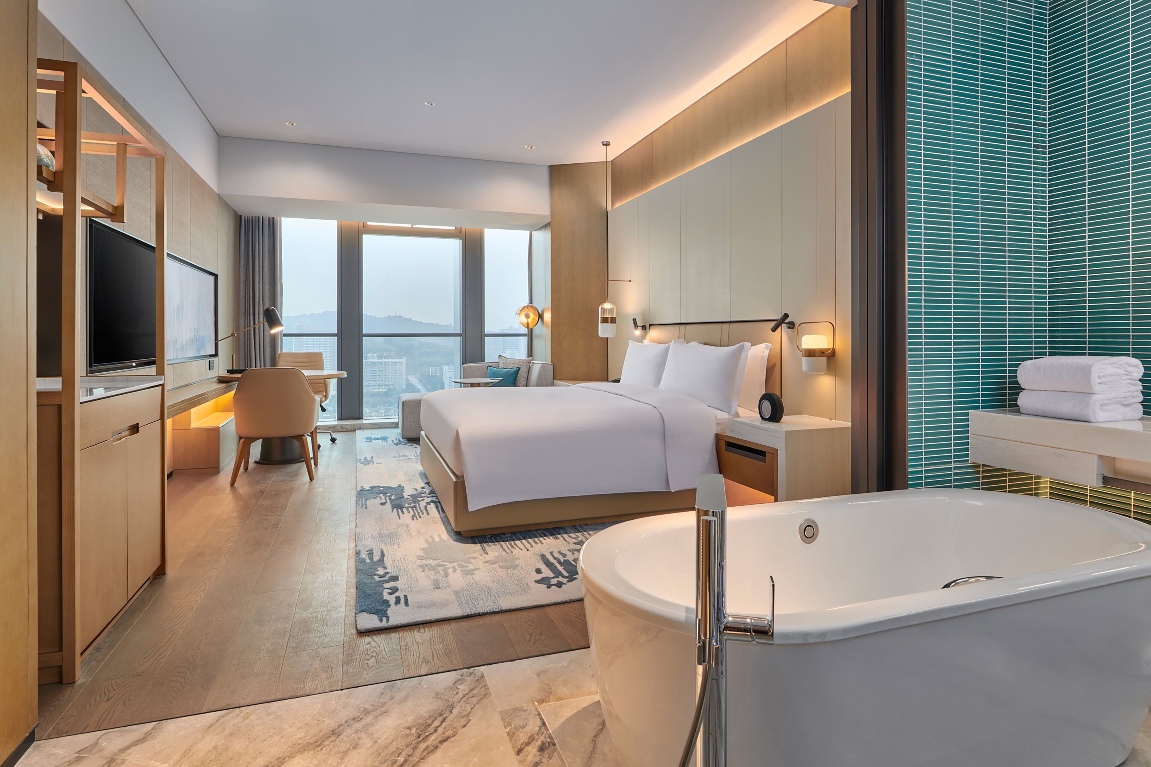 Room, 1 King Bed | Hypo-allergenic bedding available, down comforters, minibar