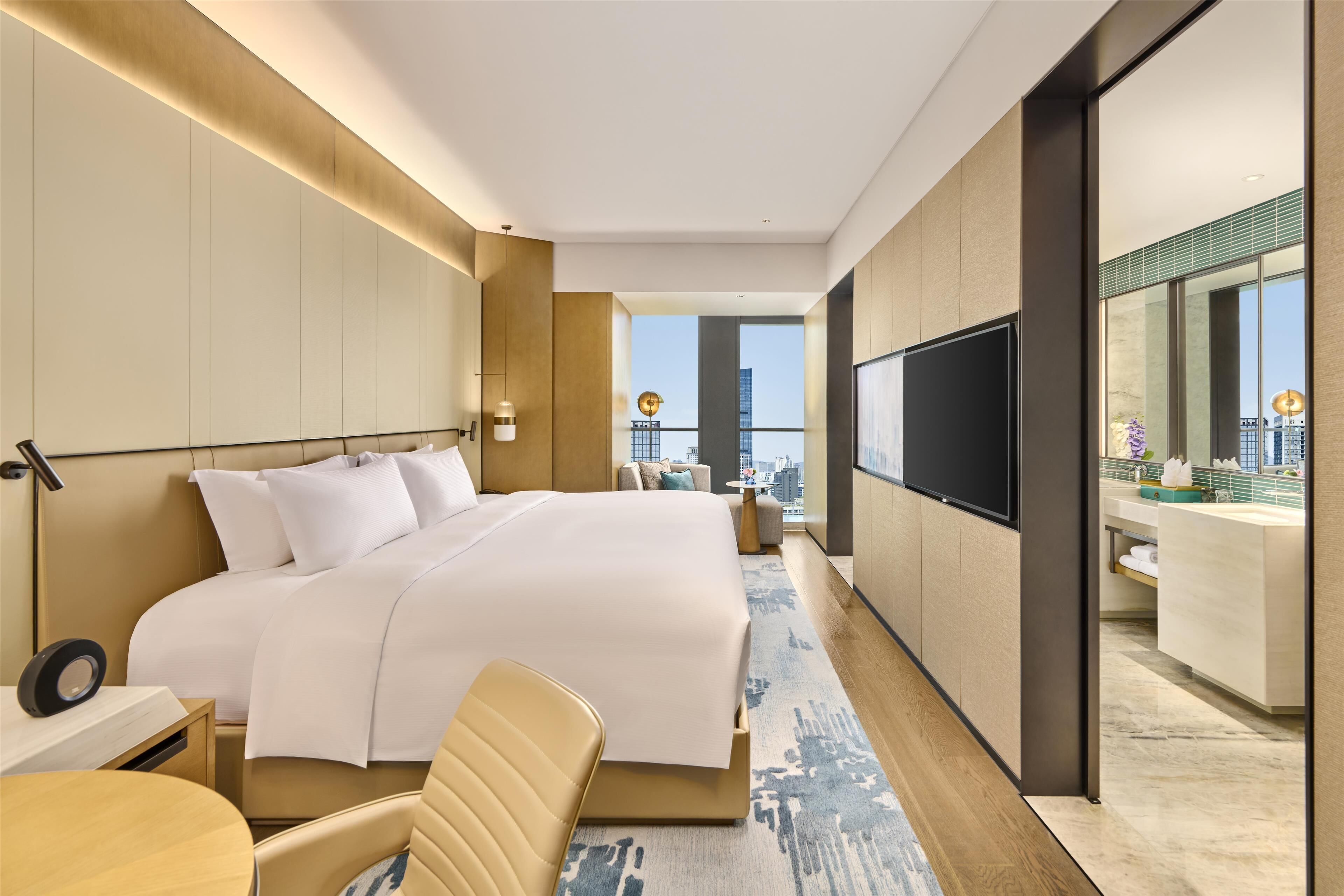 Superior Room, 1 King Bed | Hypo-allergenic bedding, down duvets, minibar, in-room safe