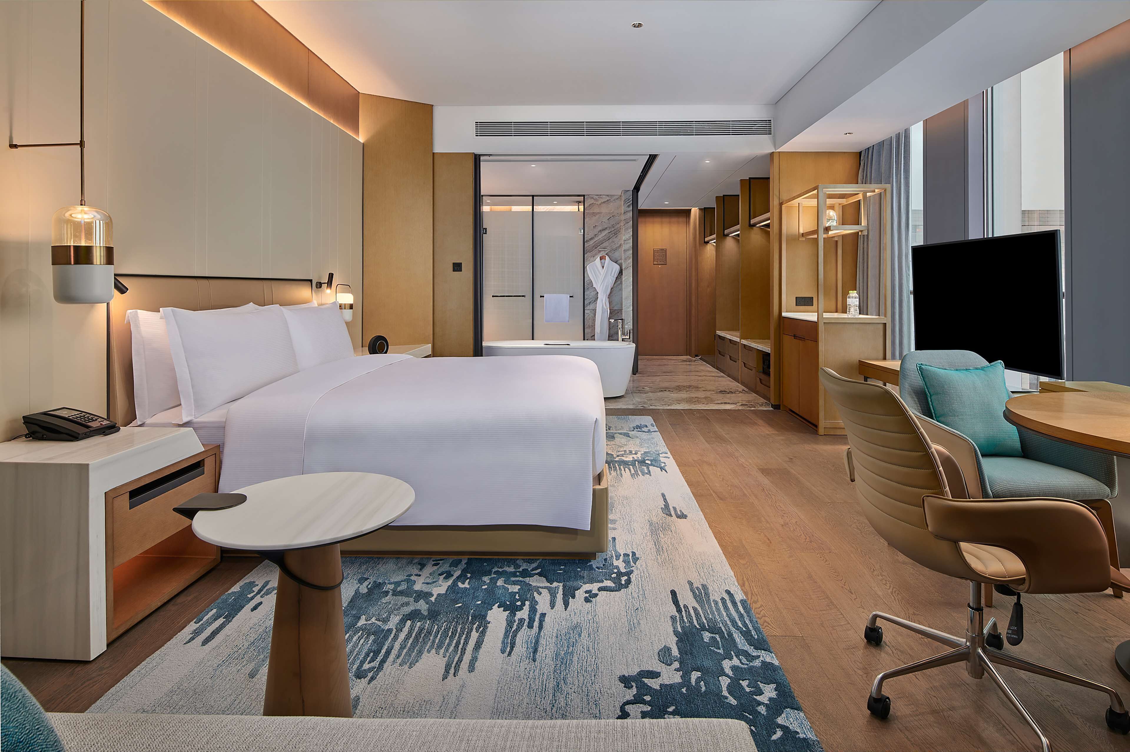 Deluxe Room, 1 King Bed | Hypo-allergenic bedding, down comforters, minibar, in-room safe