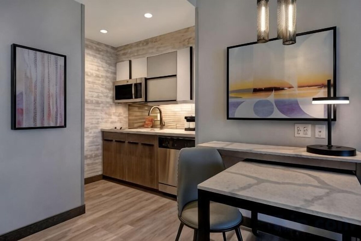 1 King Bed Studio Suite Courtyard View Ns