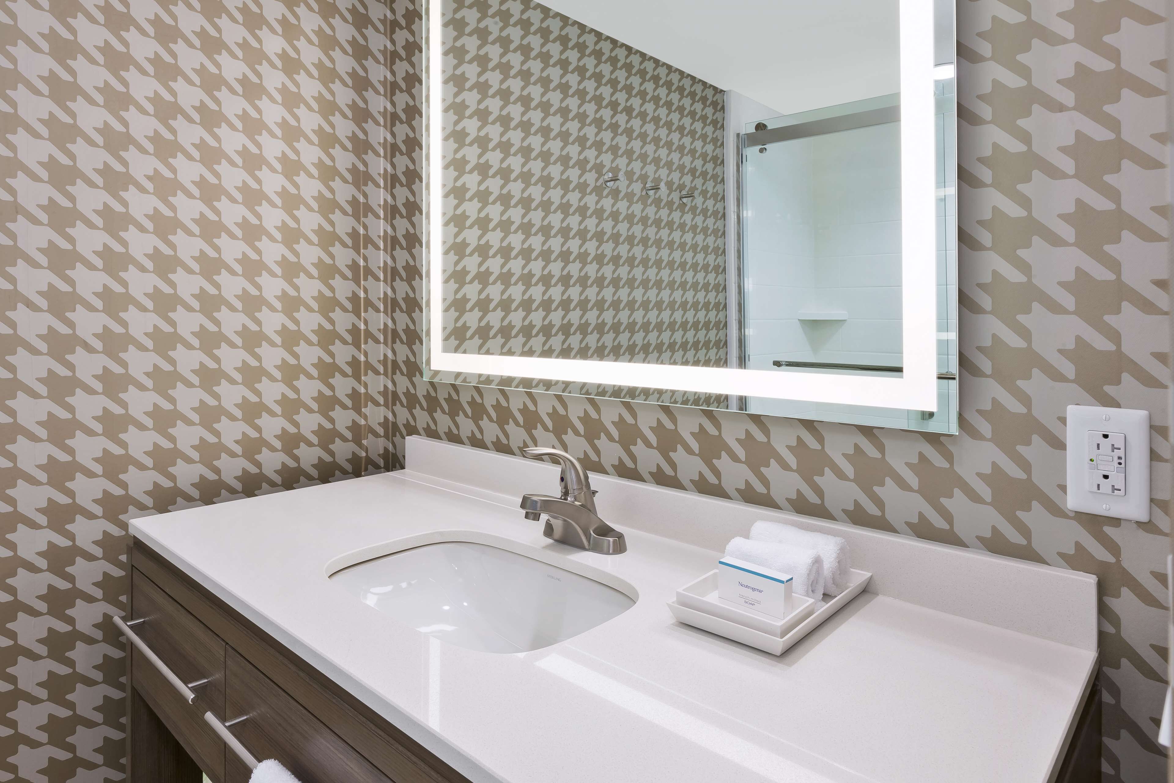 combined shower/bathtub, free toiletries, hair dryer, towels