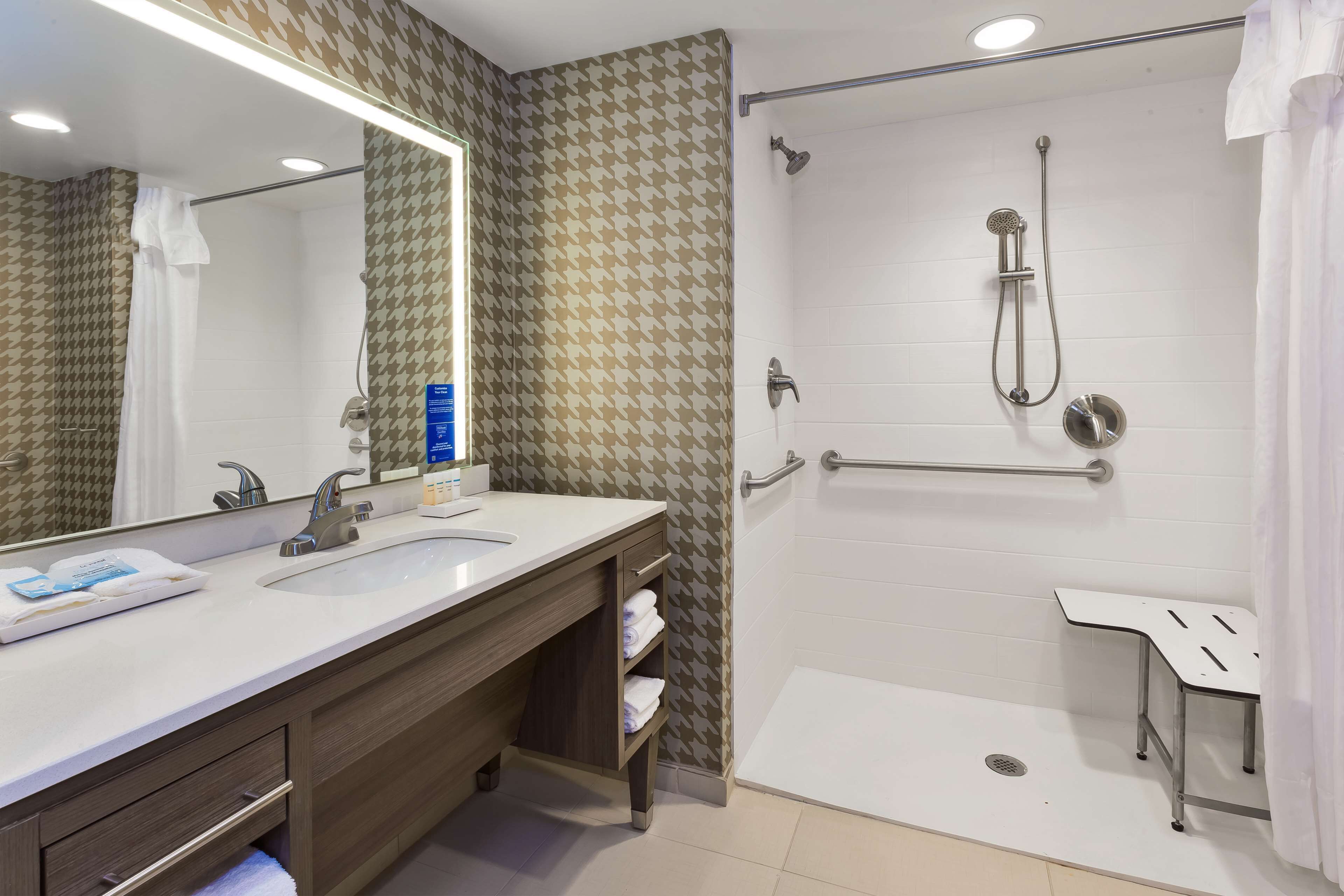 combined shower/bathtub, free toiletries, hair dryer, towels