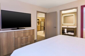 Blackout drapes, iron/ironing board, free cribs/infant beds, free WiFi - Home2 Suites by Hilton Wilmington Wrightsville Beach (Wilmington)