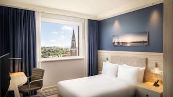 Zimmersafe, Schreibtisch, laptopgeeigneter Arbeitsplatz