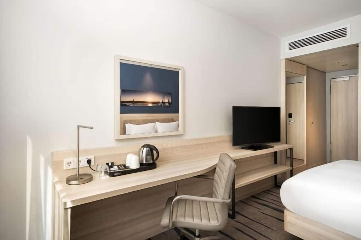 In-room safe, desk, laptop workspace, soundproofing