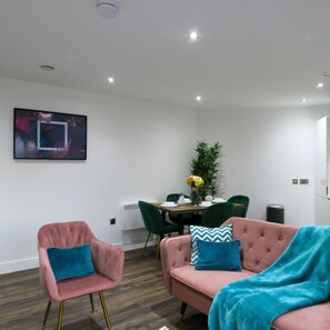 City Apartment | Living area - Tudors eSuites JQ Regency Kingsize (Birmingham)
