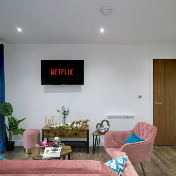 City Apartment | Living area