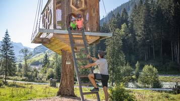 Children’s play area – outdoor