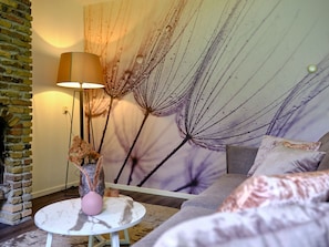 Apartamento (2 Persons) | Área de estar | TV de tela plana 25 polegadas com canais a cabo, TV, lareira