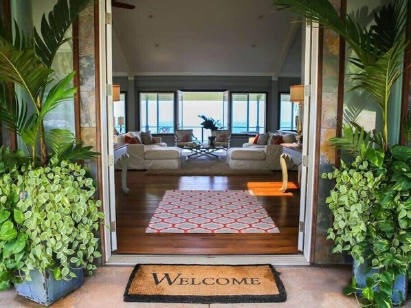 Interior - Waimea Bay Luxury Estate Views & Hot tub (Haleiwa)