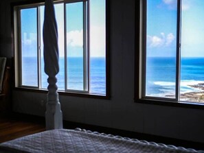 9 bedrooms, desk, iron/ironing board, travel crib - Waimea Bay Luxury Estate Views & Hot tub (Haleiwa)