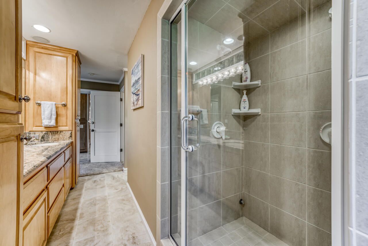 Spectacular Getaway,  steps from the Lake