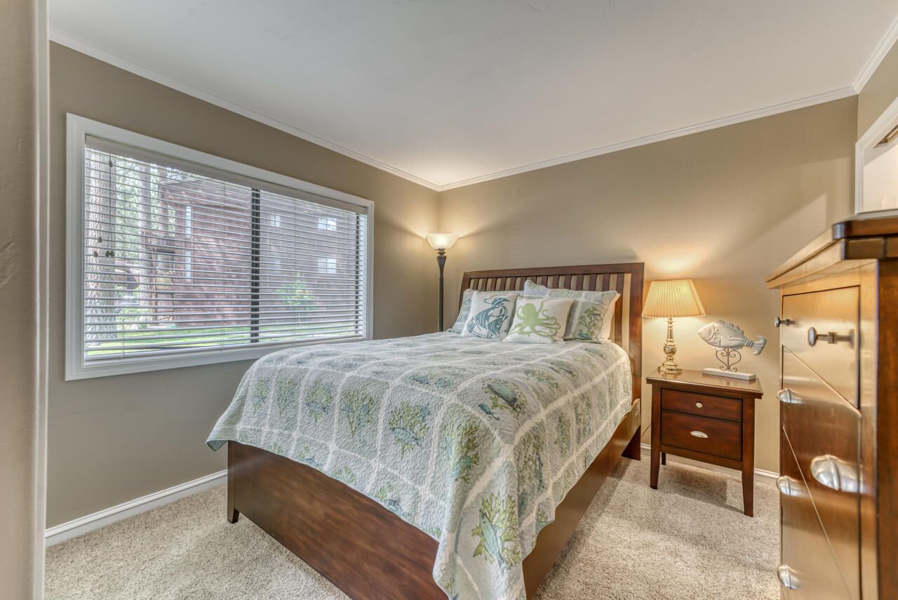 Spectacular Getaway,  steps from the Lake