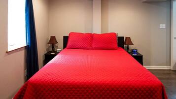 2 makuuhuonetta, työpöytä, silitysrauta/-lauta, ilmainen Wi-Fi