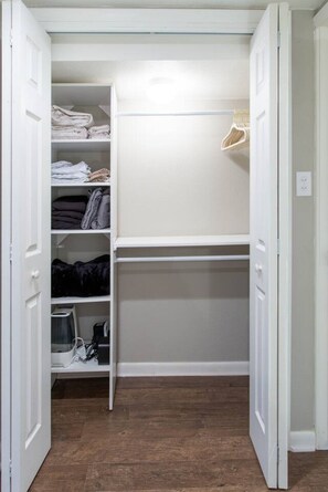 Interior - The Lewis House-Garden Level Getaway Spot! (Laramie)