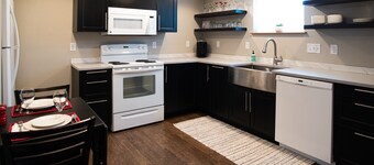 The Lewis House-An entire apartment getaway