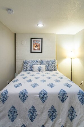 2 bedrooms, desk, iron/ironing board, free WiFi