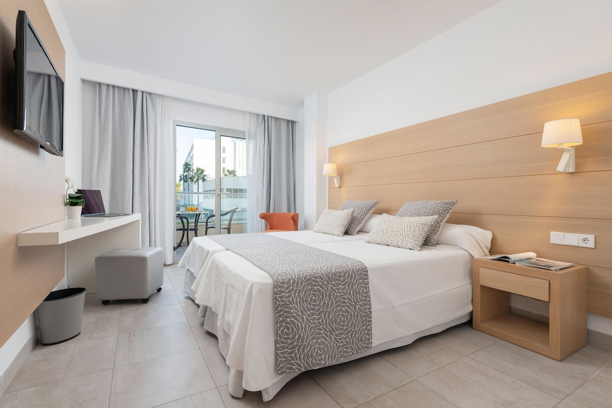Minibar, coffres-forts dans les chambres, Wi-Fi gratuit, draps fournis