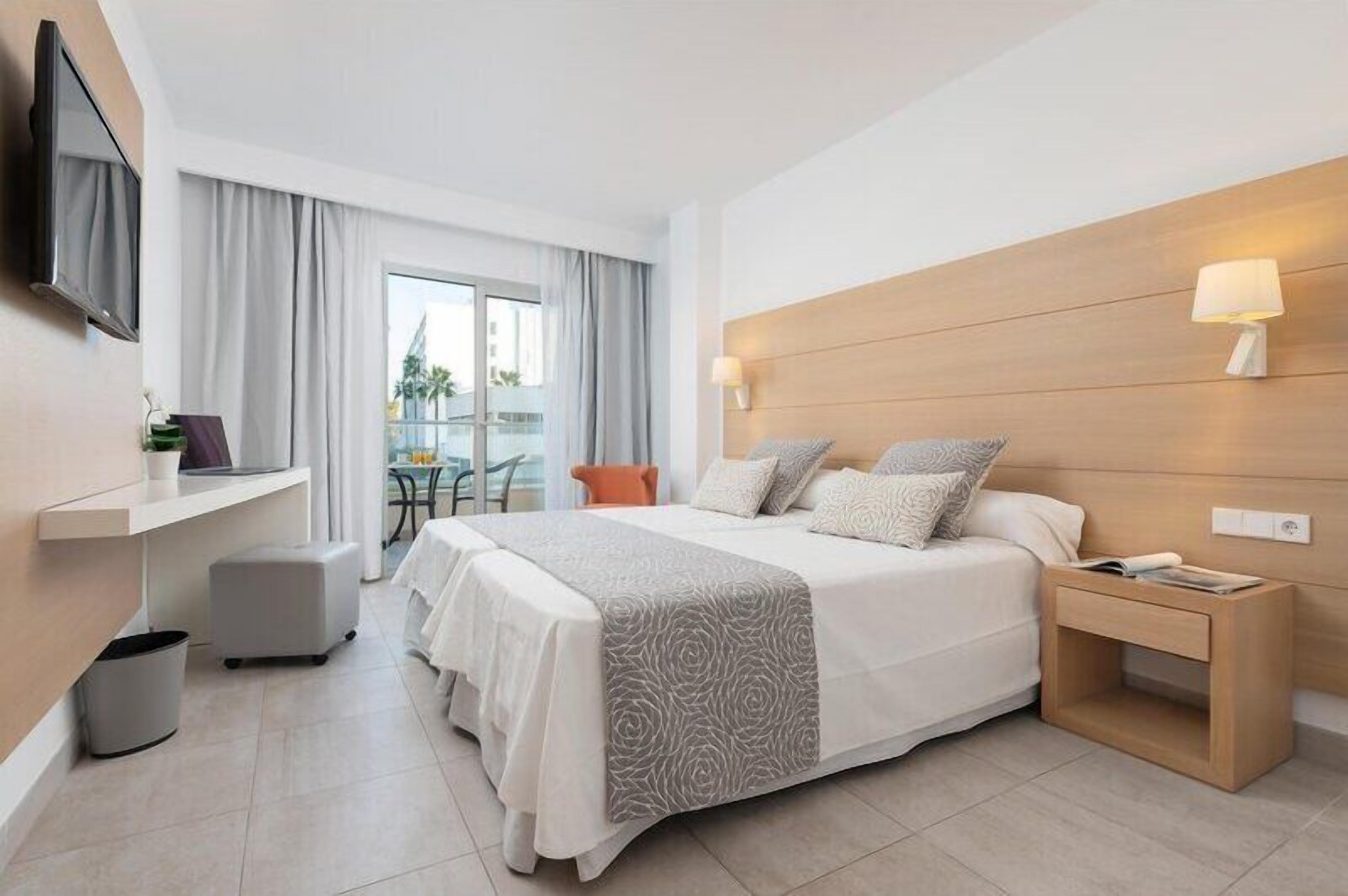 Chambre Double, balcon, vue ville | Minibar, coffres-forts dans les chambres, Wi-Fi gratuit, draps fournis