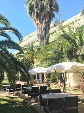 Outdoor dining - Bahia Playa (Puerto de la Cruz)