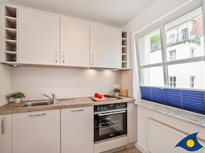 Fridge, oven, dishwasher, coffee/tea maker