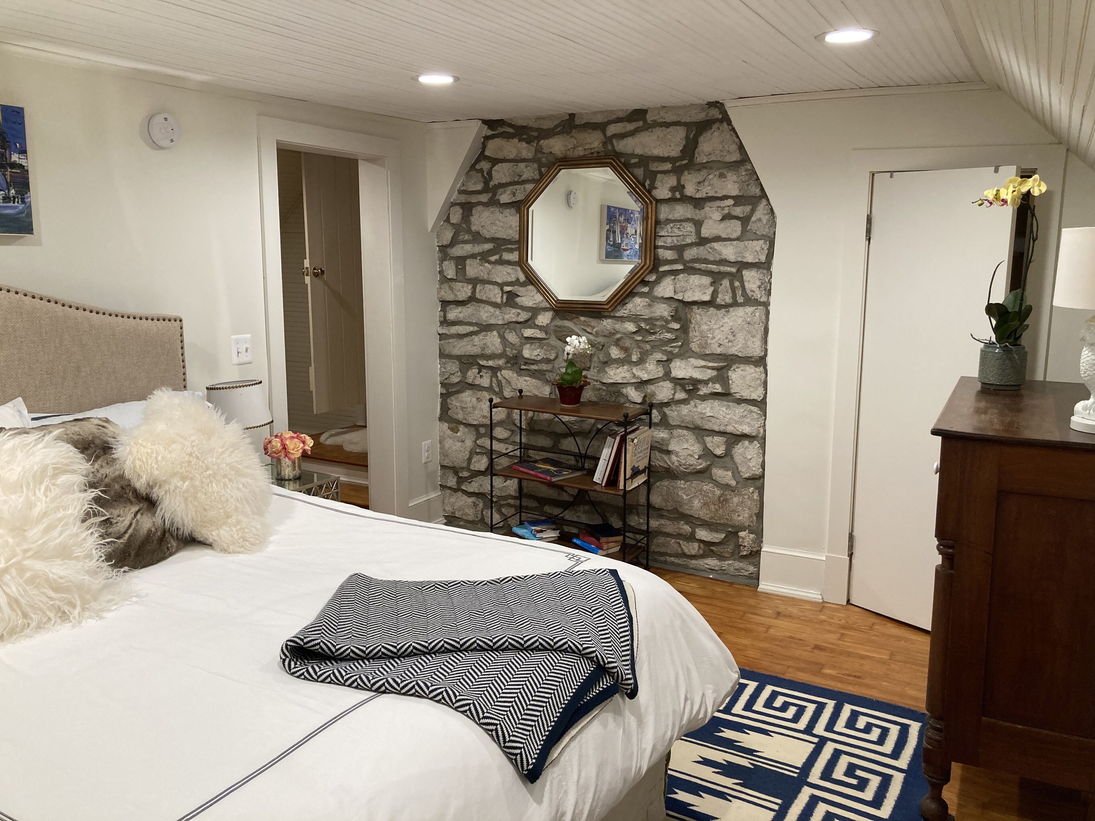  Stylishly restored 1800's historic home- heart of Virginia hunt & wine country!