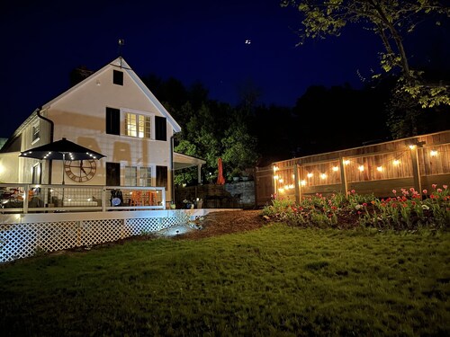  Stylishly restored 1800's historic home- heart of Virginia hunt & wine country!